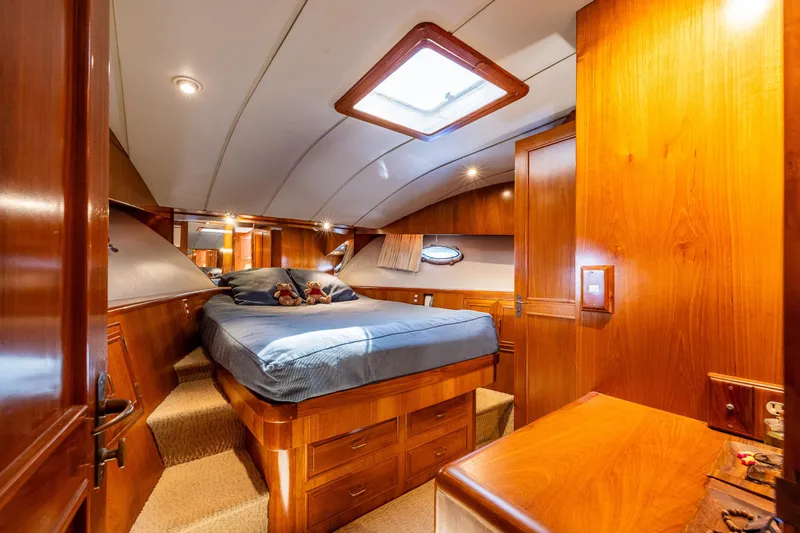 Slide: The Image of Ocean Alexander 520 Pilothouse 1991 - 29
