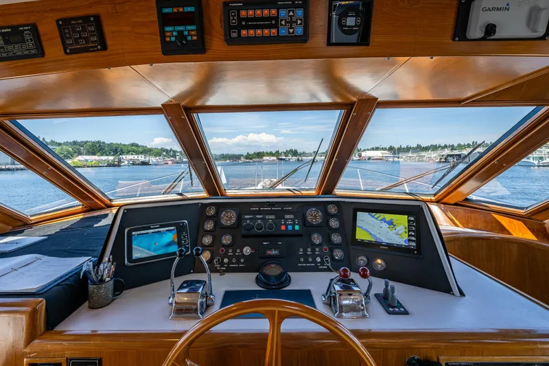 Slide: The Image of Ocean Alexander 520 Pilothouse 1991 - 22