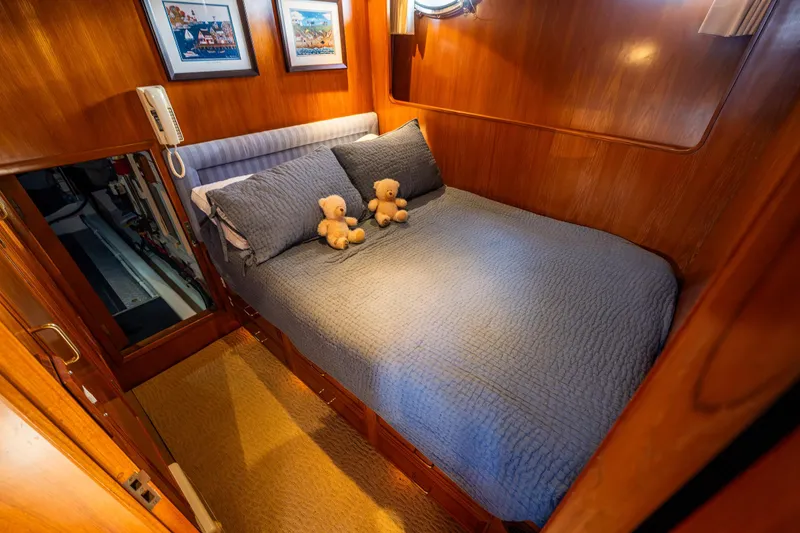 Slide: The Image of Ocean Alexander 520 Pilothouse 1991 - 37