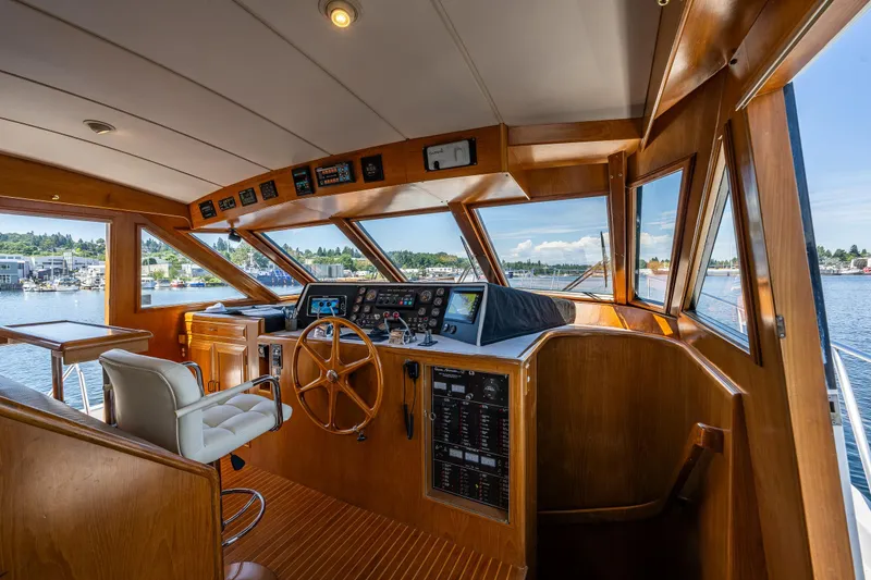 Slide: The Image of Ocean Alexander 520 Pilothouse 1991 - 20
