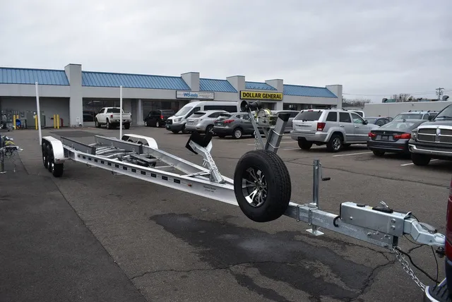 Slide: The Image of Venture Trailers Aluminum Triple Axle Commander Series COM-12600 2026 - 8