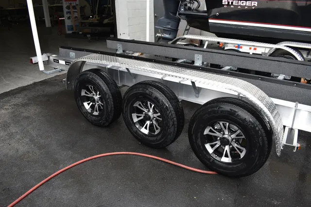 Slide: The Image of Venture Trailers Aluminum Triple Axle Commander Series COM-12600 2026 - 4