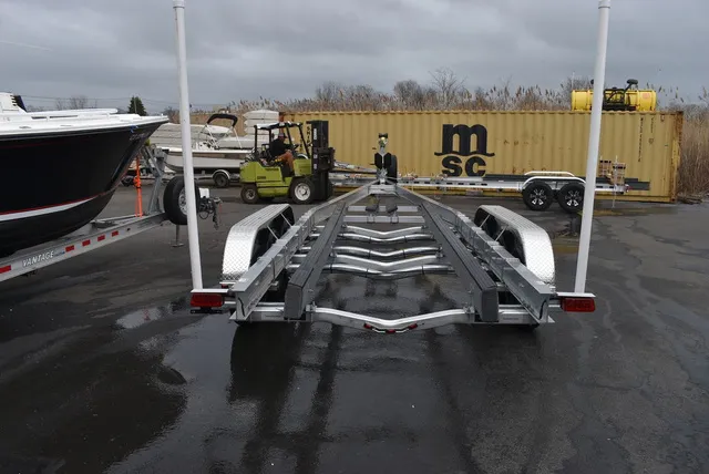 Slide: The Image of Venture Trailers Aluminum Triple Axle Commander Series COM-12600 2026 - 5