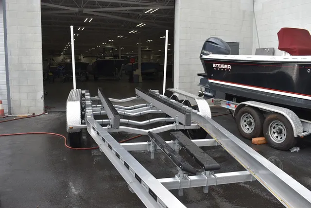 Slide: The Image of Venture Trailers Aluminum Triple Axle Commander Series COM-12600 2026 - 3