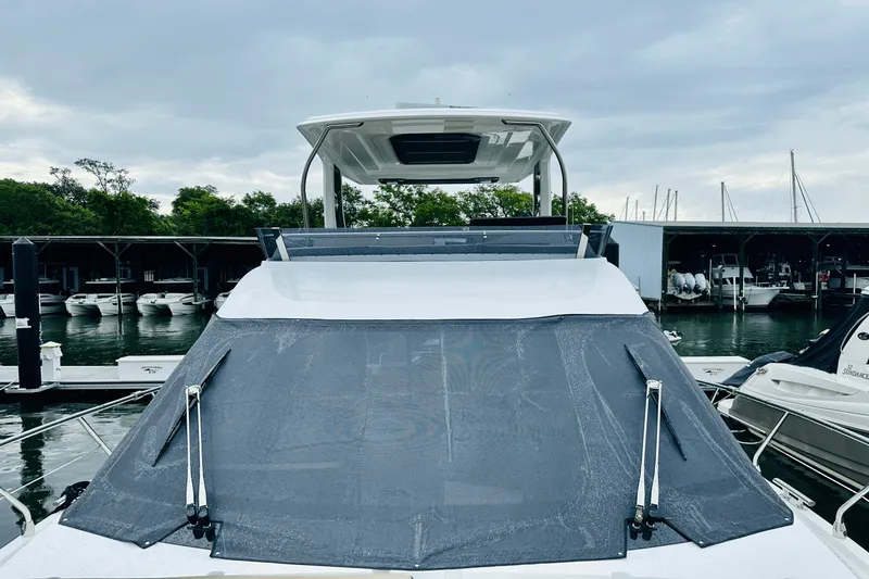 Slide: The Image of Galeon 500 FLY 2024 - 15