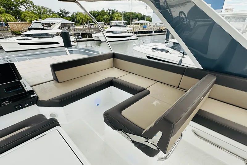 Slide: The Image of Galeon 500 FLY 2024 - 24