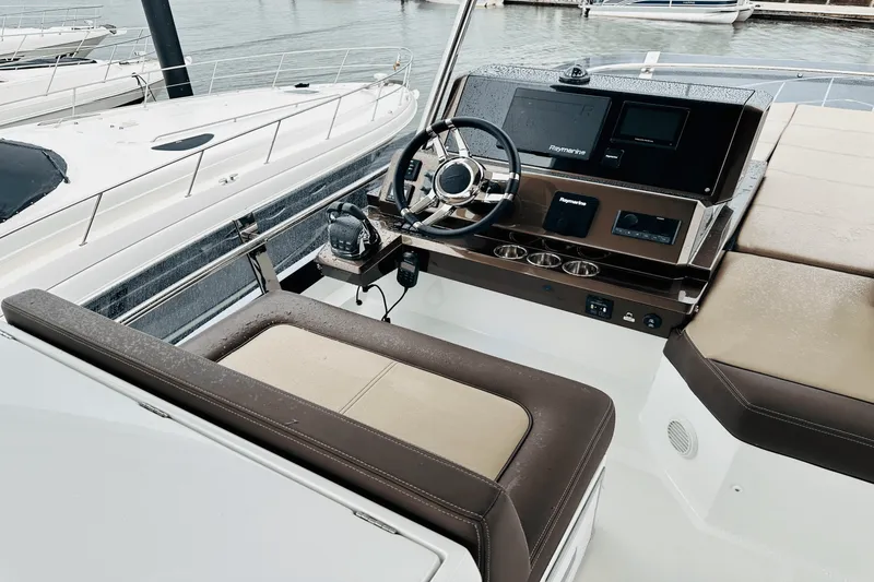 Slide: The Image of Galeon 500 FLY 2024 - 26
