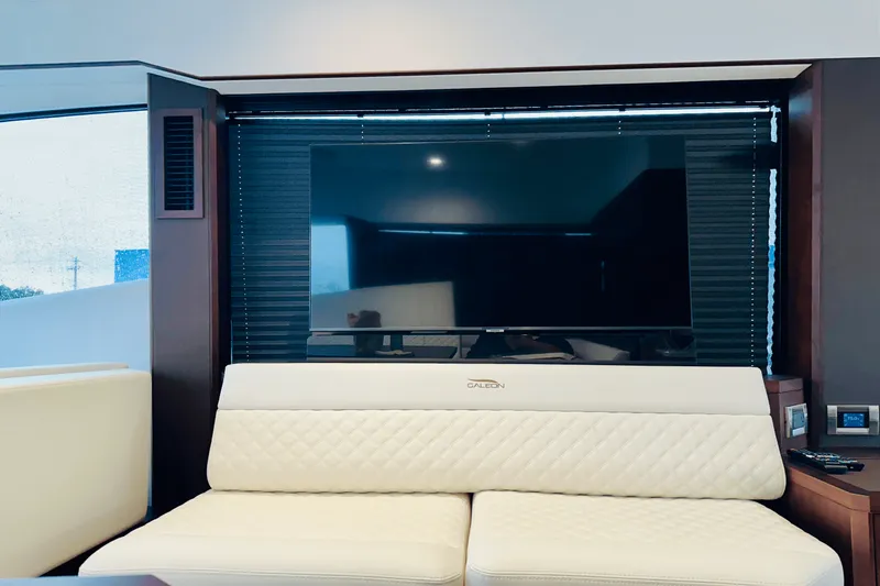 Slide: The Image of Galeon 500 FLY 2024 - 27