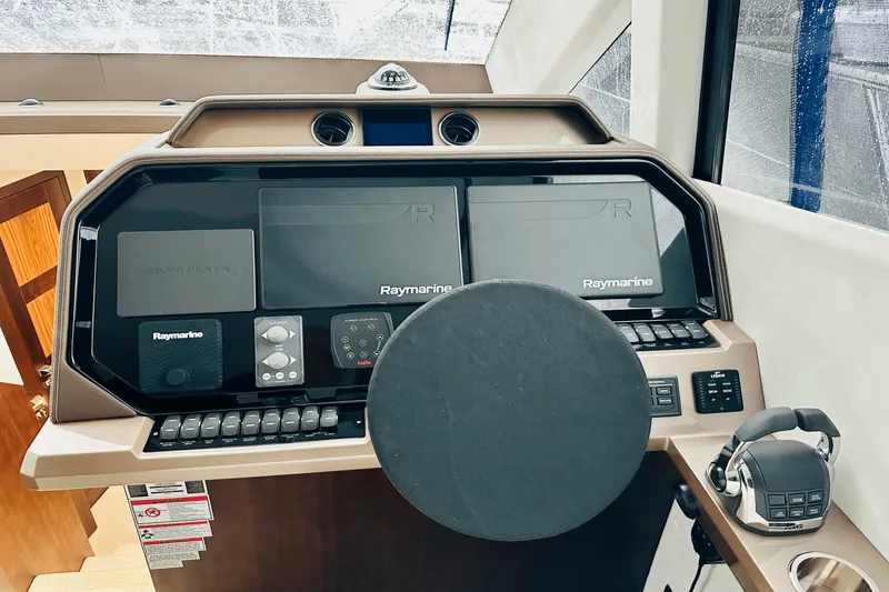 Slide: The Image of Galeon 500 FLY 2024 - 28