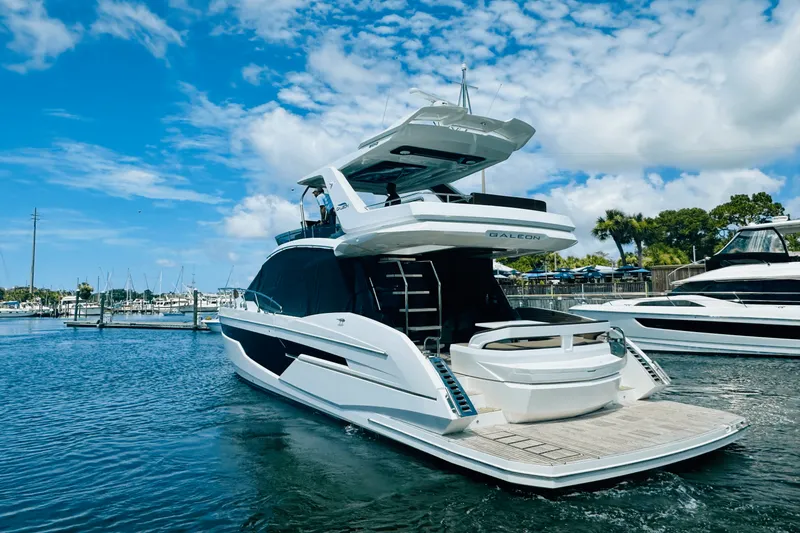 Slide: The Image of Galeon 500 FLY 2024 - 3