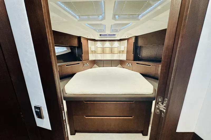 Slide: The Image of Galeon 500 FLY 2024 - 41