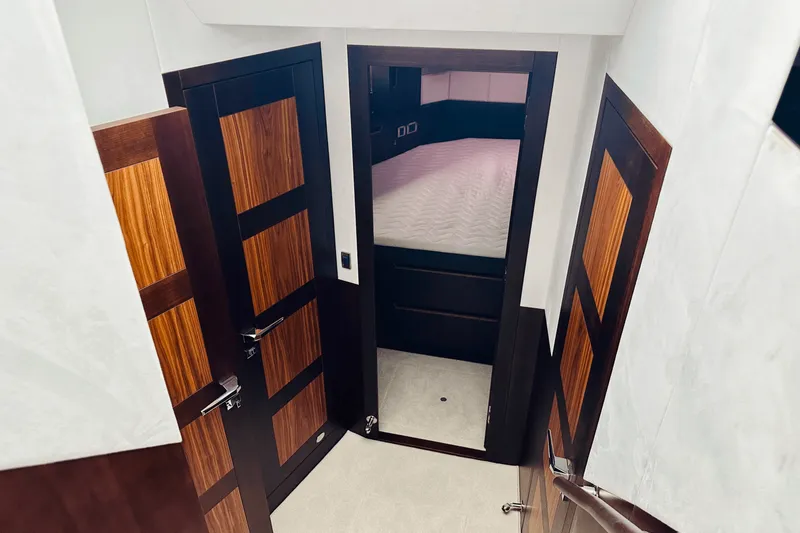 Slide: The Image of Galeon 500 FLY 2024 - 44