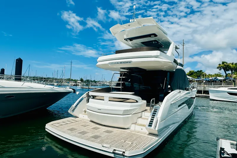Slide: The Image of Galeon 500 FLY 2024 - 5