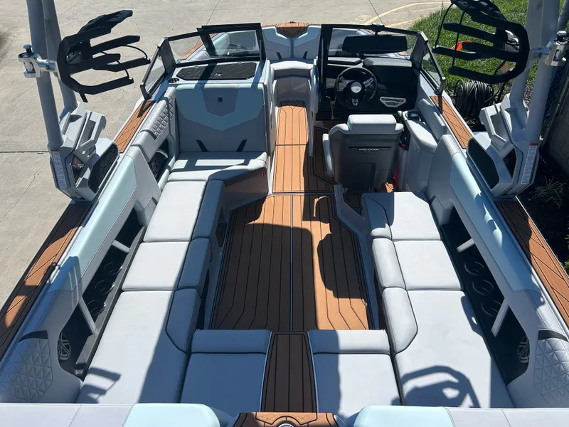 Slide: The Image of Nautique GS22 2026 - 11