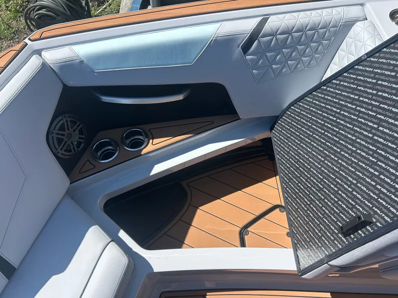 Slide: The Image of Nautique GS22 2026 - 26