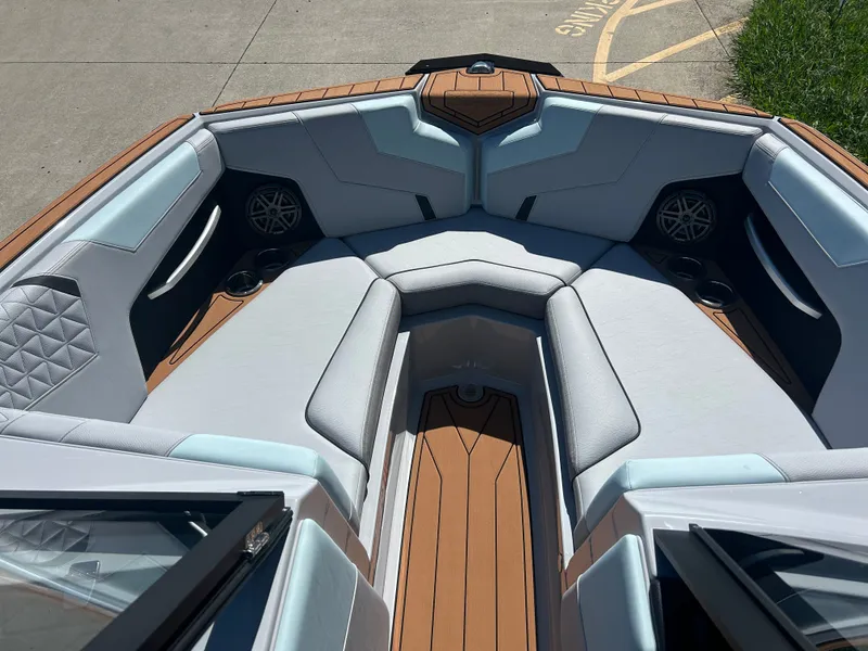 Slide: The Image of Nautique GS22 2026 - 24