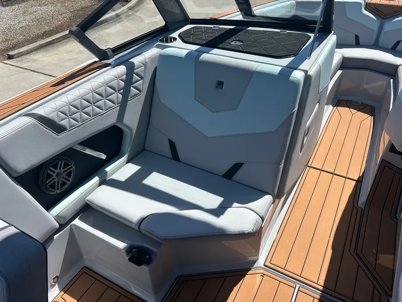 Slide: The Image of Nautique GS22 2026 - 16