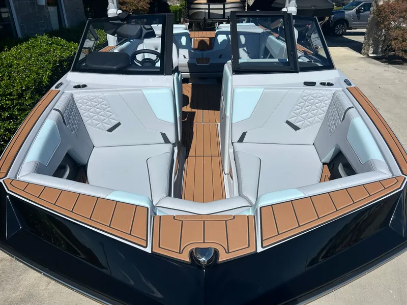 Slide: The Image of Nautique GS22 2026 - 27