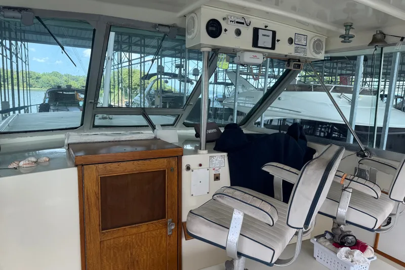 Slide: The Image of Hatteras 43 Double Cabin 1973 - 46