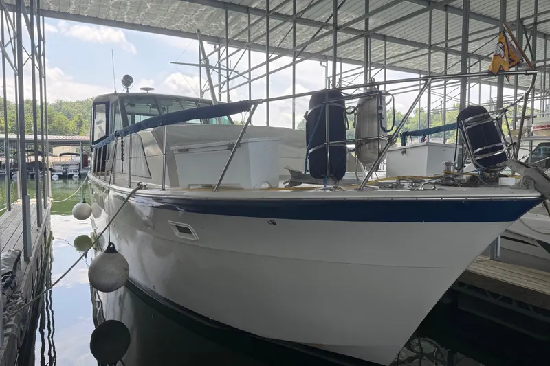 Slide: The Image of Hatteras 43 Double Cabin 1973 - 50