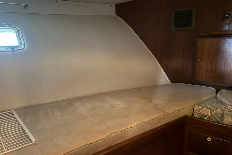 Slide: The Image of Hatteras 43 Double Cabin 1973 - 20
