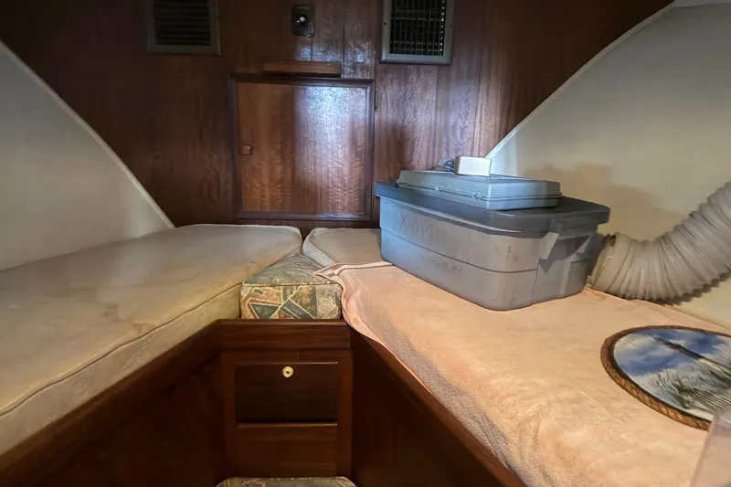 Slide: The Image of Hatteras 43 Double Cabin 1973 - 19