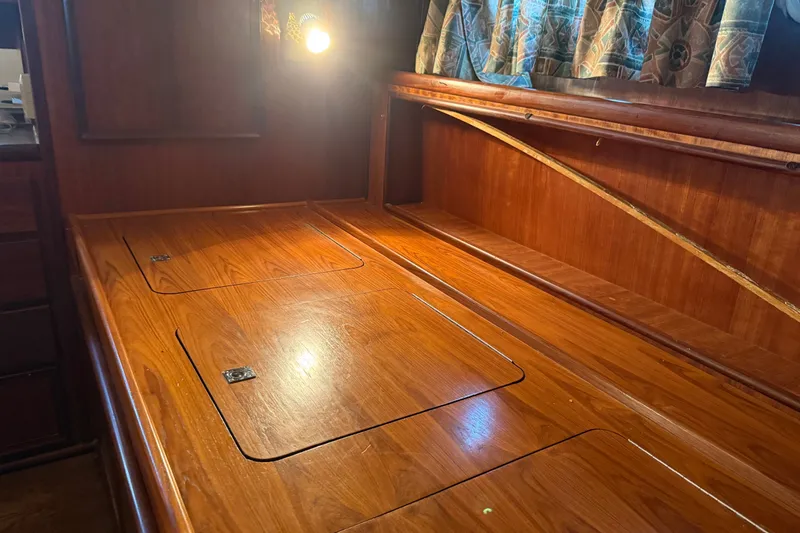 Slide: The Image of Hatteras 43 Double Cabin 1973 - 12