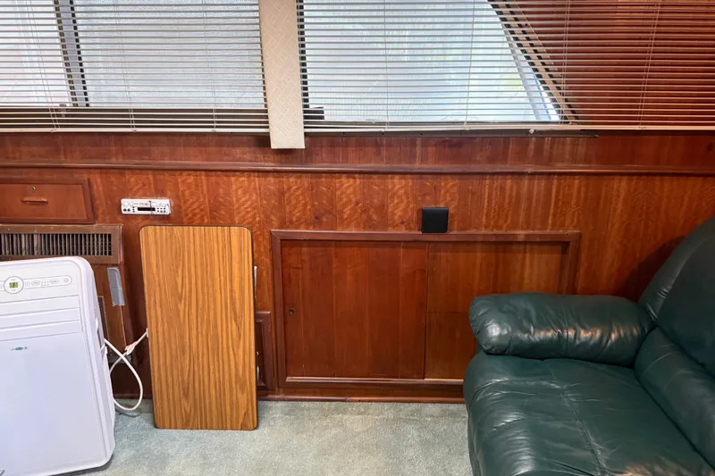 Slide: The Image of Hatteras 43 Double Cabin 1973 - 34