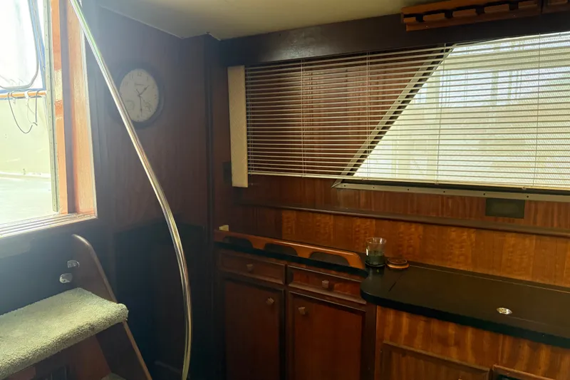 Slide: The Image of Hatteras 43 Double Cabin 1973 - 30