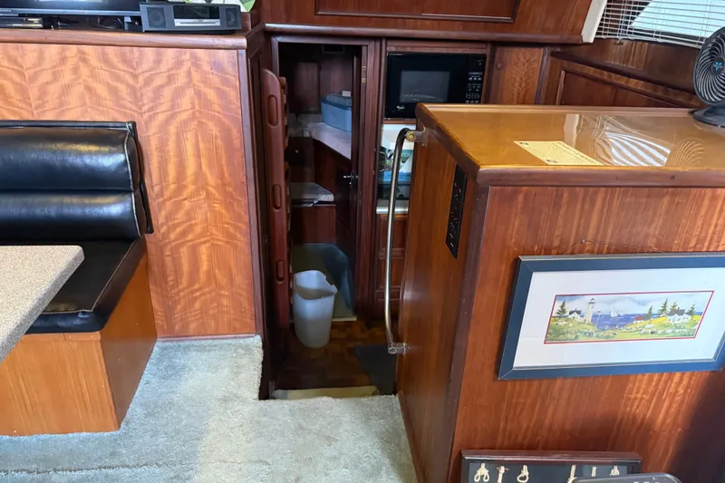 Slide: The Image of Hatteras 43 Double Cabin 1973 - 27