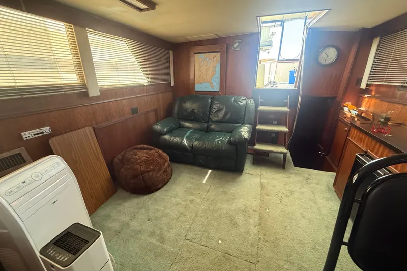 Slide: The Image of Hatteras 43 Double Cabin 1973 - 57