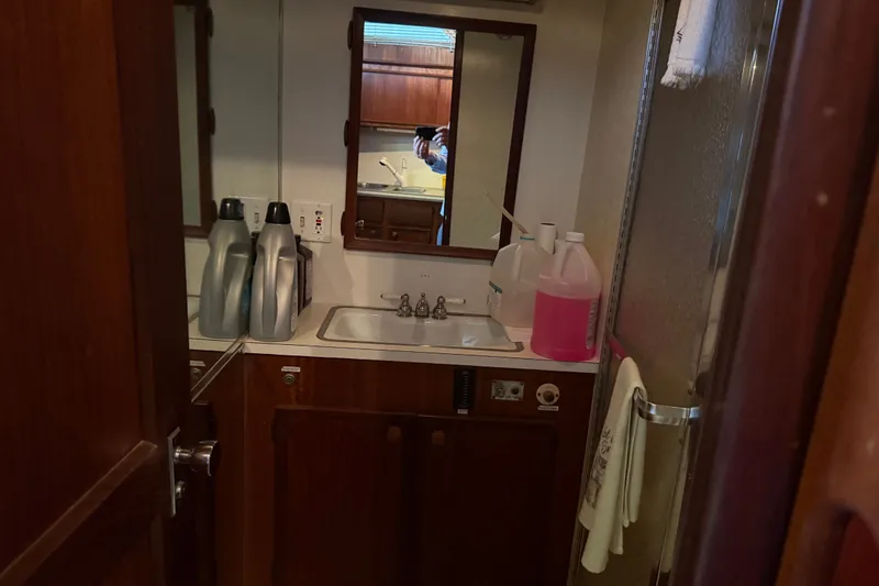 Slide: The Image of Hatteras 43 Double Cabin 1973 - 21