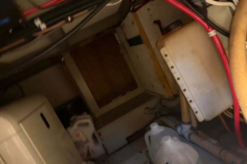 Slide: The Image of Hatteras 43 Double Cabin 1973 - 42