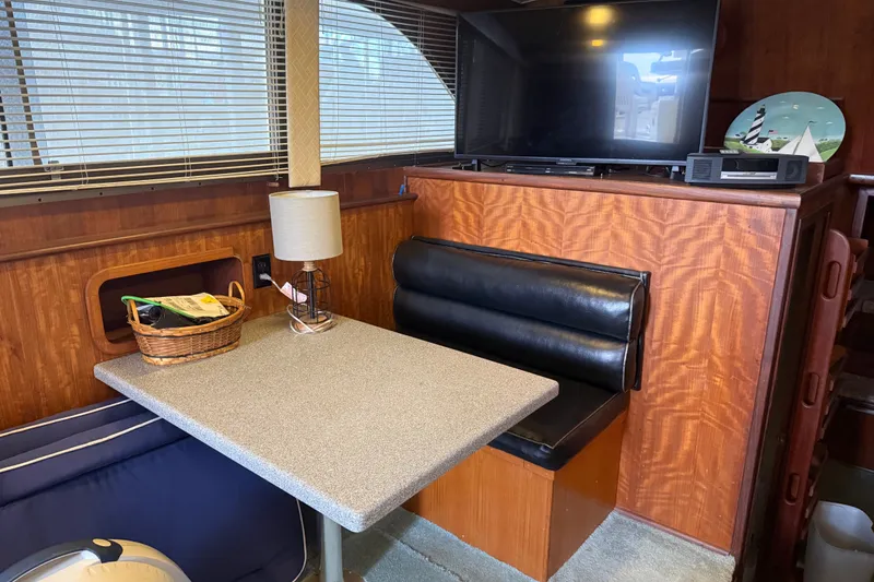 Slide: The Image of Hatteras 43 Double Cabin 1973 - 28