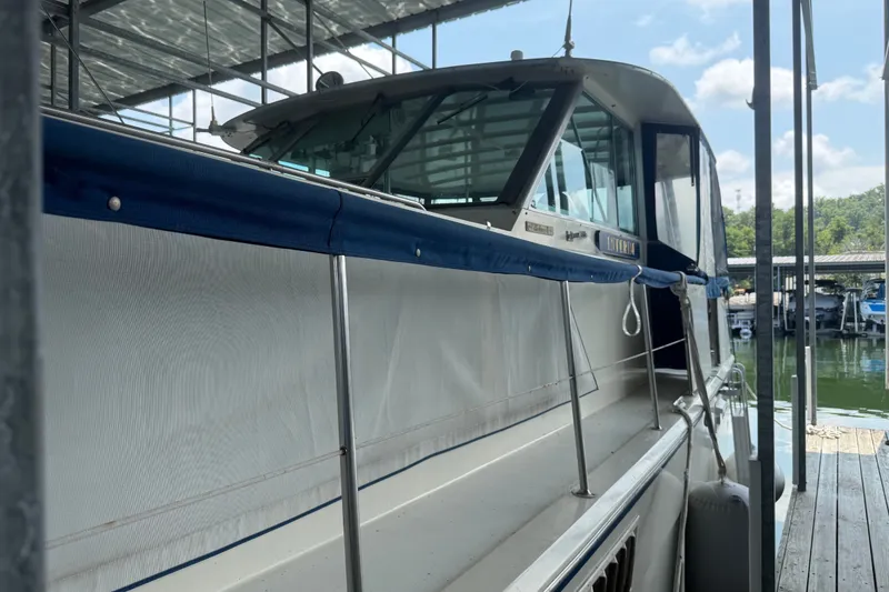 Slide: The Image of Hatteras 43 Double Cabin 1973 - 47