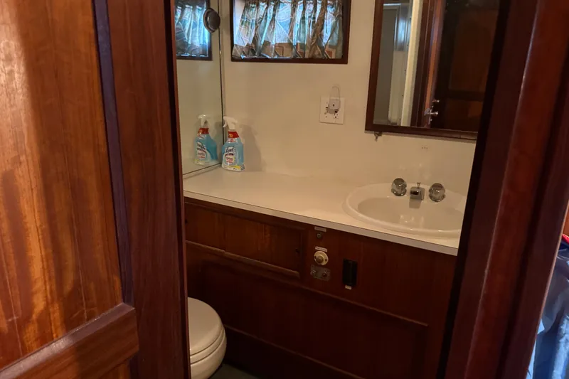 Slide: The Image of Hatteras 43 Double Cabin 1973 - 11