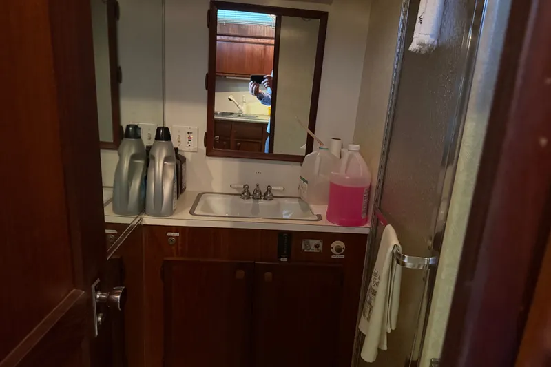 Slide: The Image of Hatteras 43 Double Cabin 1973 - 22