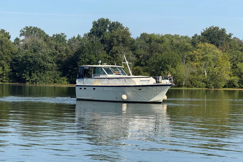 Slide: The Image of Hatteras 43 Double Cabin 1973 - 6