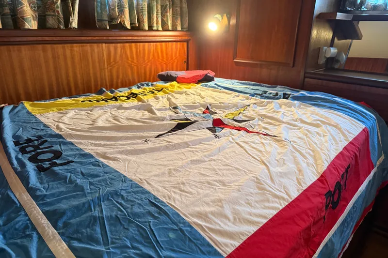 Slide: The Image of Hatteras 43 Double Cabin 1973 - 14