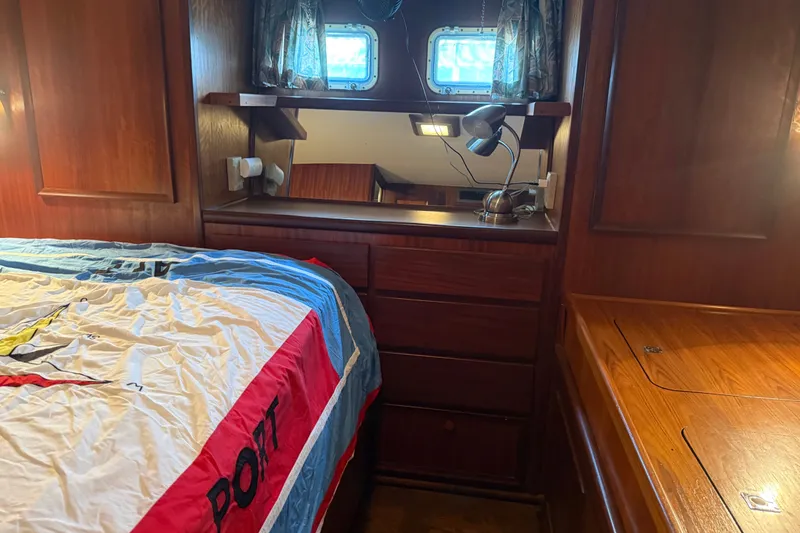 Slide: The Image of Hatteras 43 Double Cabin 1973 - 13