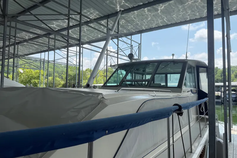 Slide: The Image of Hatteras 43 Double Cabin 1973 - 48