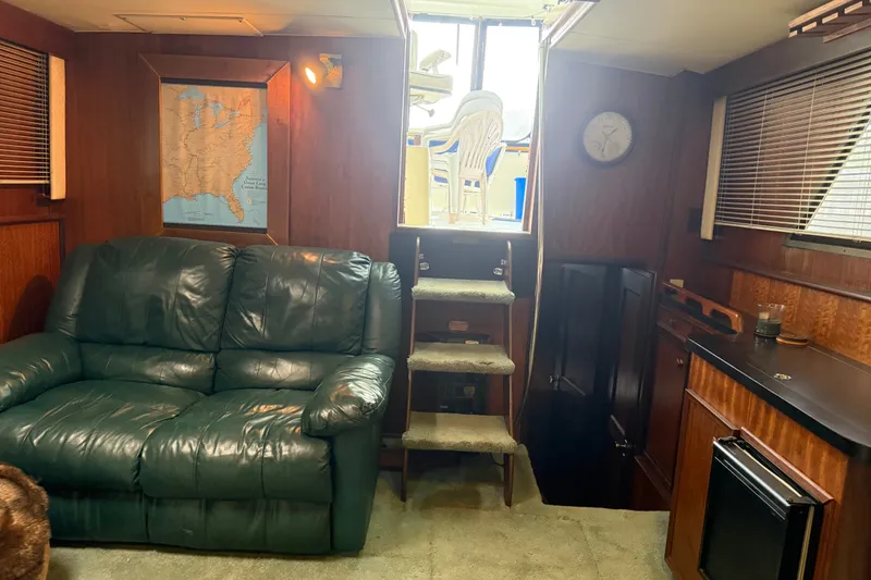 Slide: The Image of Hatteras 43 Double Cabin 1973 - 15