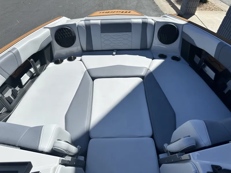 Slide: The Image of Malibu 23 MXZ 2026 - 13