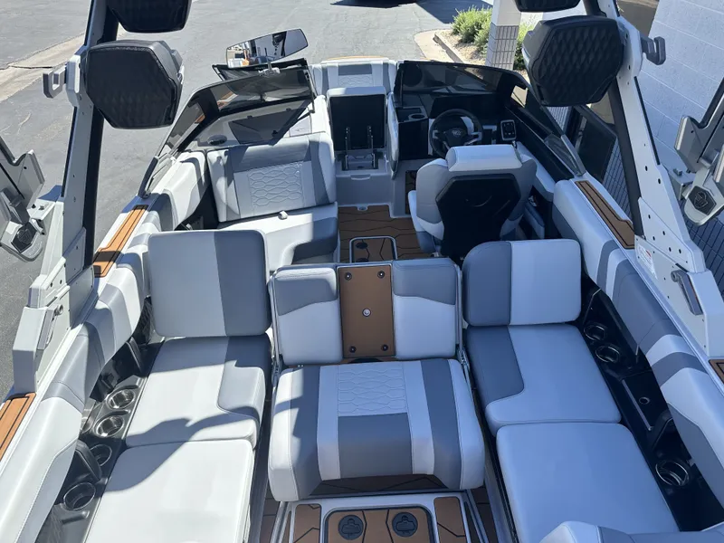 Slide: The Image of Malibu 23 MXZ 2026 - 15