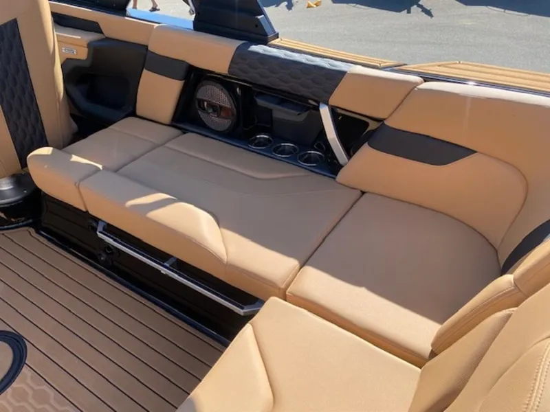Slide: The Image of MasterCraft XT23 2025 - 11