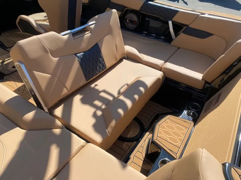 Slide: The Image of MasterCraft XT23 2025 - 18