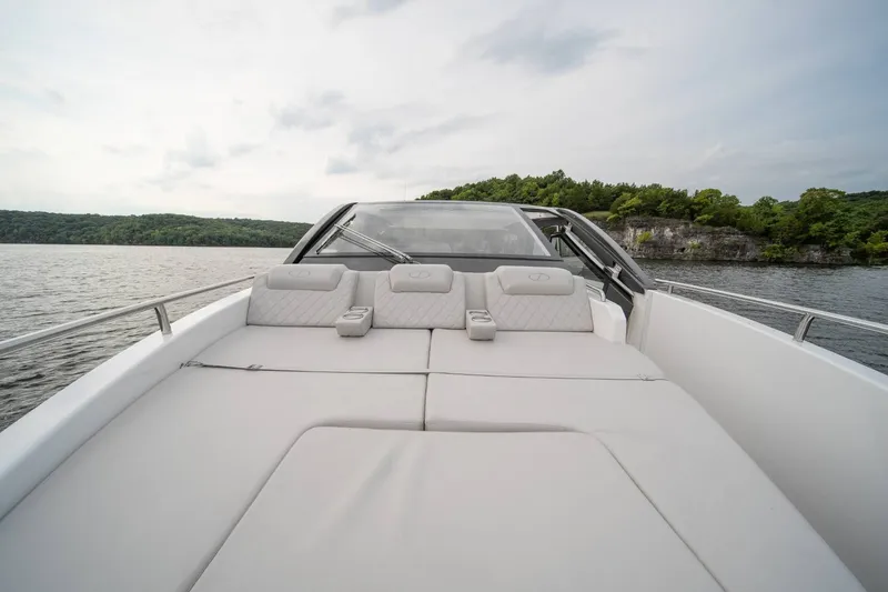 Slide: The Image of Schaefer Yachts DBA 380 2025 - 13