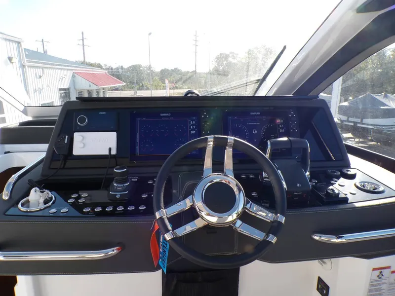 Slide: The Image of Schaefer Yachts DBA 380 2025 - 16
