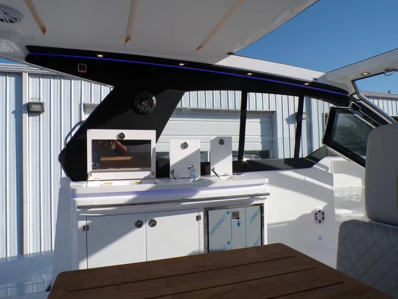 Slide: The Image of Schaefer Yachts DBA 380 2025 - 25
