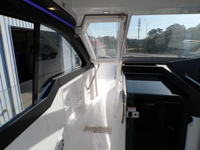 Slide: The Image of Schaefer Yachts DBA 380 2025 - 32